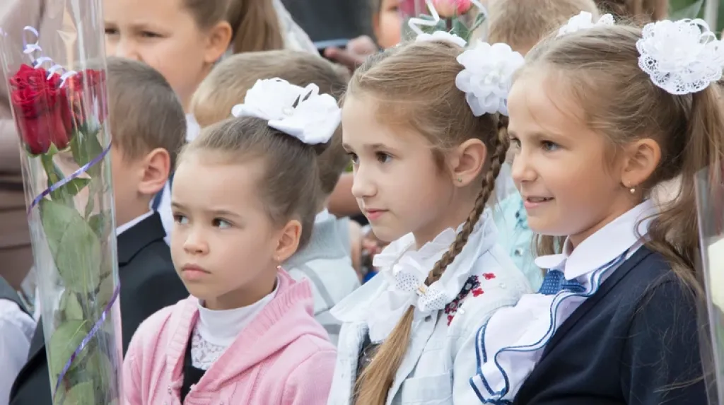 У Маріуполі кількість школярів скоротилася вдвічі, а першокласників – утричі