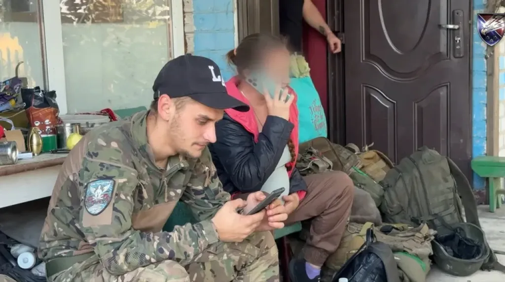 Вагітна жінка з Покровська тікала від обстрілів на велосипеді: допомогли військові