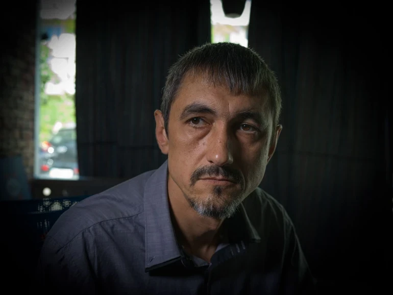 «Санаторій» замість катівні: історія херсонця, який зібрав мережу чоловіків – «випускників» полону