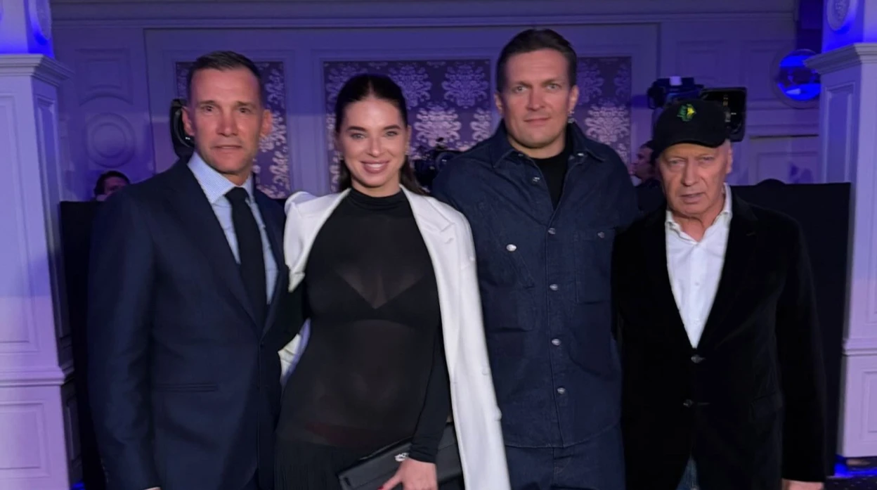 Олександр Усик отримав нагороду на церемонії Golden Glove 2025 та зустрівся з Кличком і Шевченком