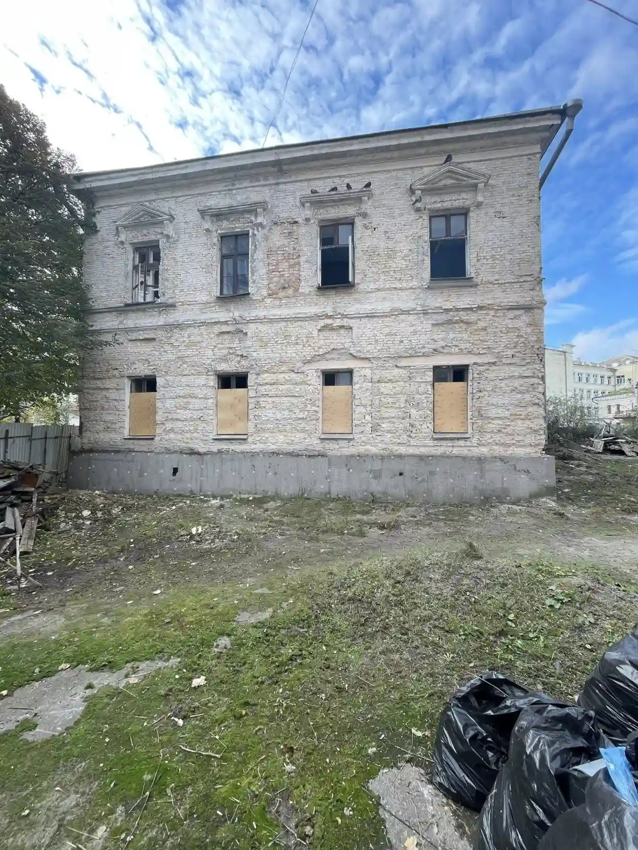 У Києві російський дрон пошкодив Музей гетьманства – пам’ятку, пов’язану з іменем Івана Мазепи
