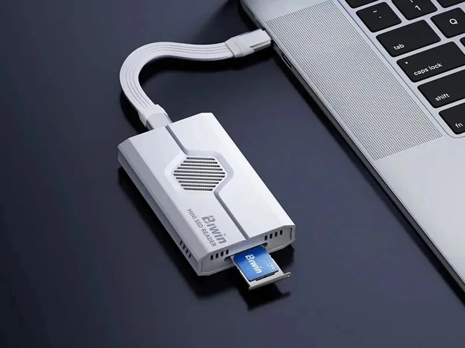 У Китаї презентували перший Mini SSD – накопичувач, менший за SIM-картку У Китаї презентували перший Mini SSD – накопичувач, менший за SIM-картку