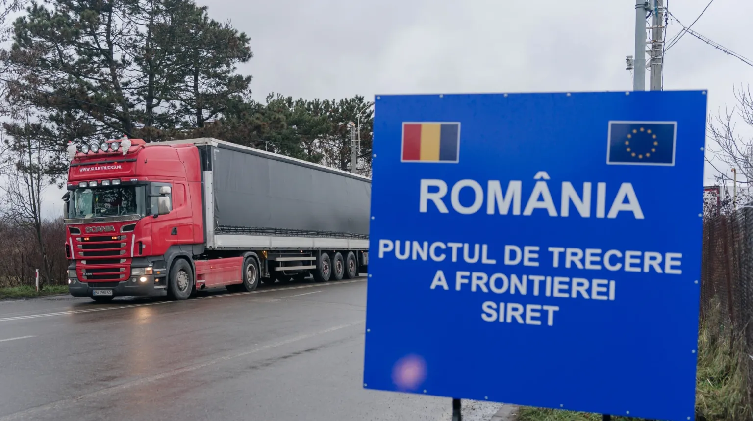 Румунські прикордонники виявили у взутті українок десятки тисяч доларів