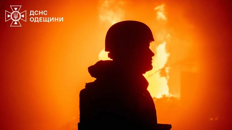 Нічна атака на Чорноморськ: вогонь, витік олії та зруйновані потужності