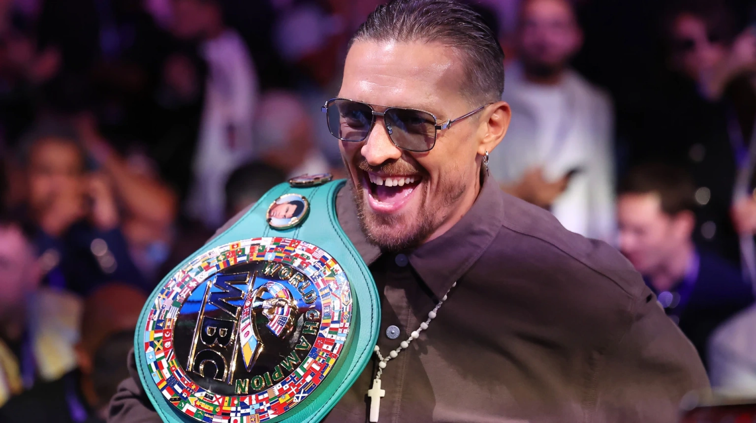 Усик проведе захист титулу WBC проти зірки кікбоксингу Ріко Верховена