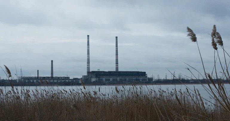 Світло під обстрілами – про що розповідає документальний фільм «Останній Прометей Донбасу»