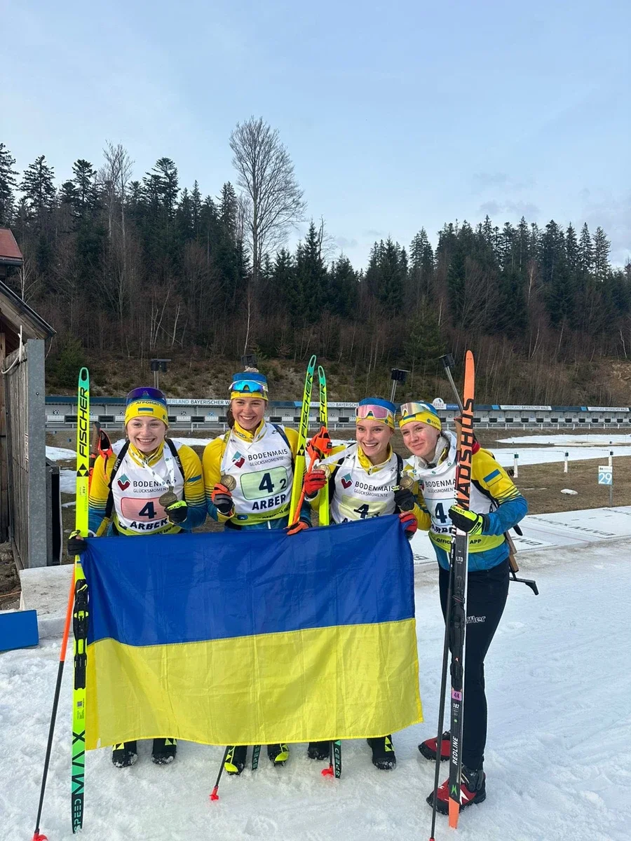 Шість медалей і нова хвиля талантів: як юні українські біатлоністи заявили про себе на чемпіонаті світу