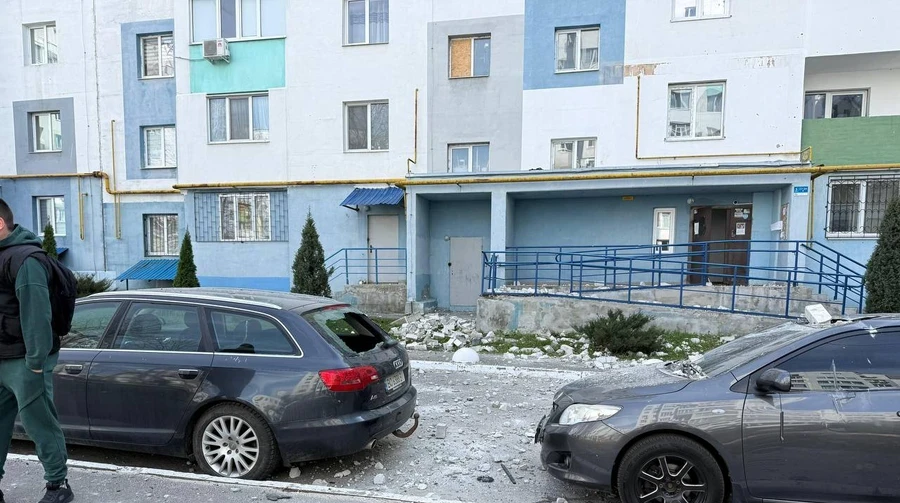Удар “Шахедами” по Київському району Харкова: пошкоджено висотку та поранено людей
