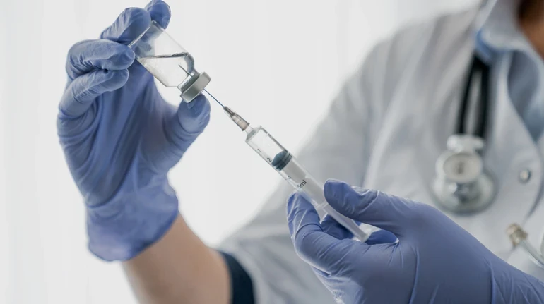 Безоплатна вакцинація в Україні: де шукати препарати у разі відмови медиків