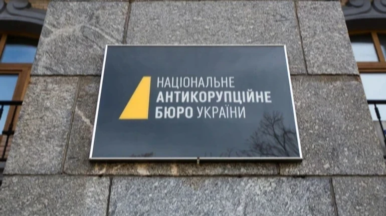 Корупція на коліях: топменеджер Укрзалізниці постане перед судом за хабар у 100 тисяч доларів